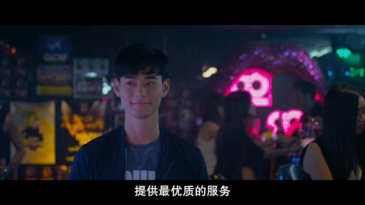 男按摩师为女性顾客提供最优质的服务