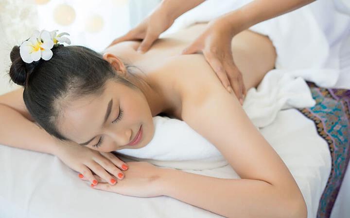 女性全身spa