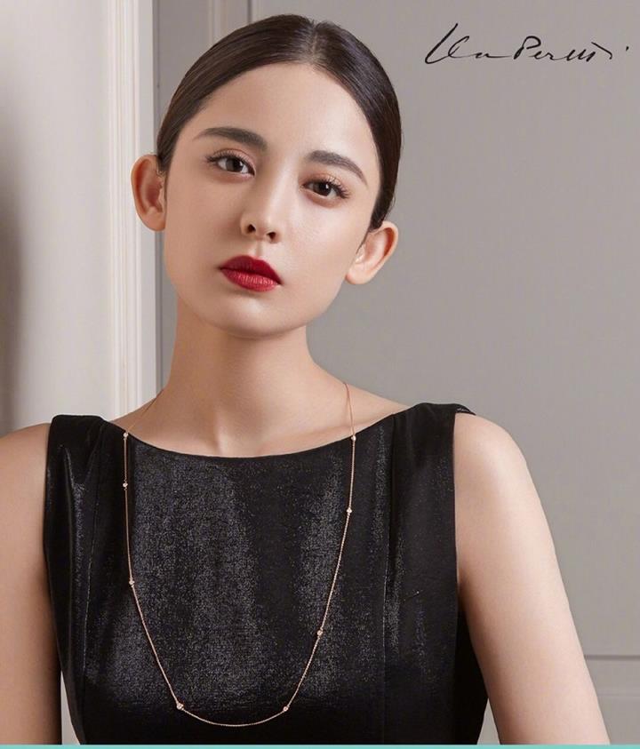 珠光宝气高贵女人形象
